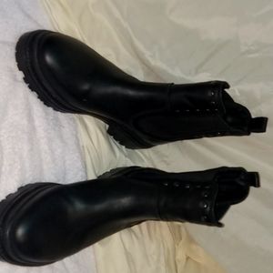 Boots, size 39 in boots or 8s in normal, leather, Vanessa